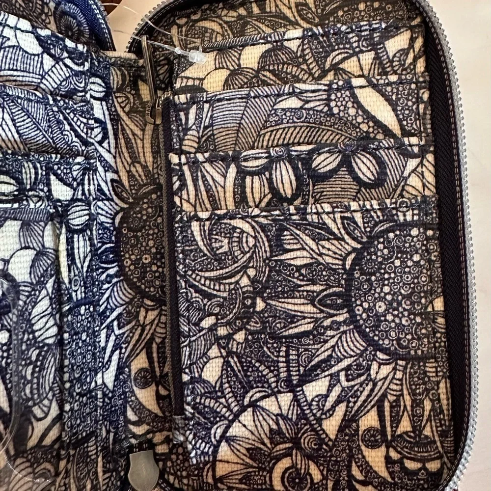 NWT Sakroots Spirit Desert Smartphone Wristlet Blue Paisley Crossbody Strap Inc